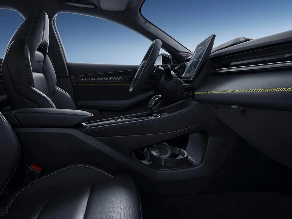 LYNK&CO 03,autocango,china used car exporter,china ev exporter,chinese used car exporter,chinese used ev exporter