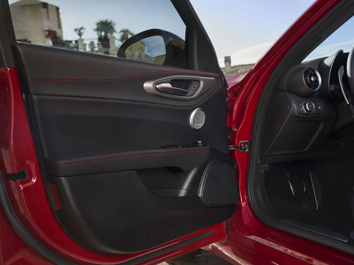 Alfa Romeo Giulia,autocango,china used car exporter,china ev exporter,chinese used car exporter,chinese used ev exporter