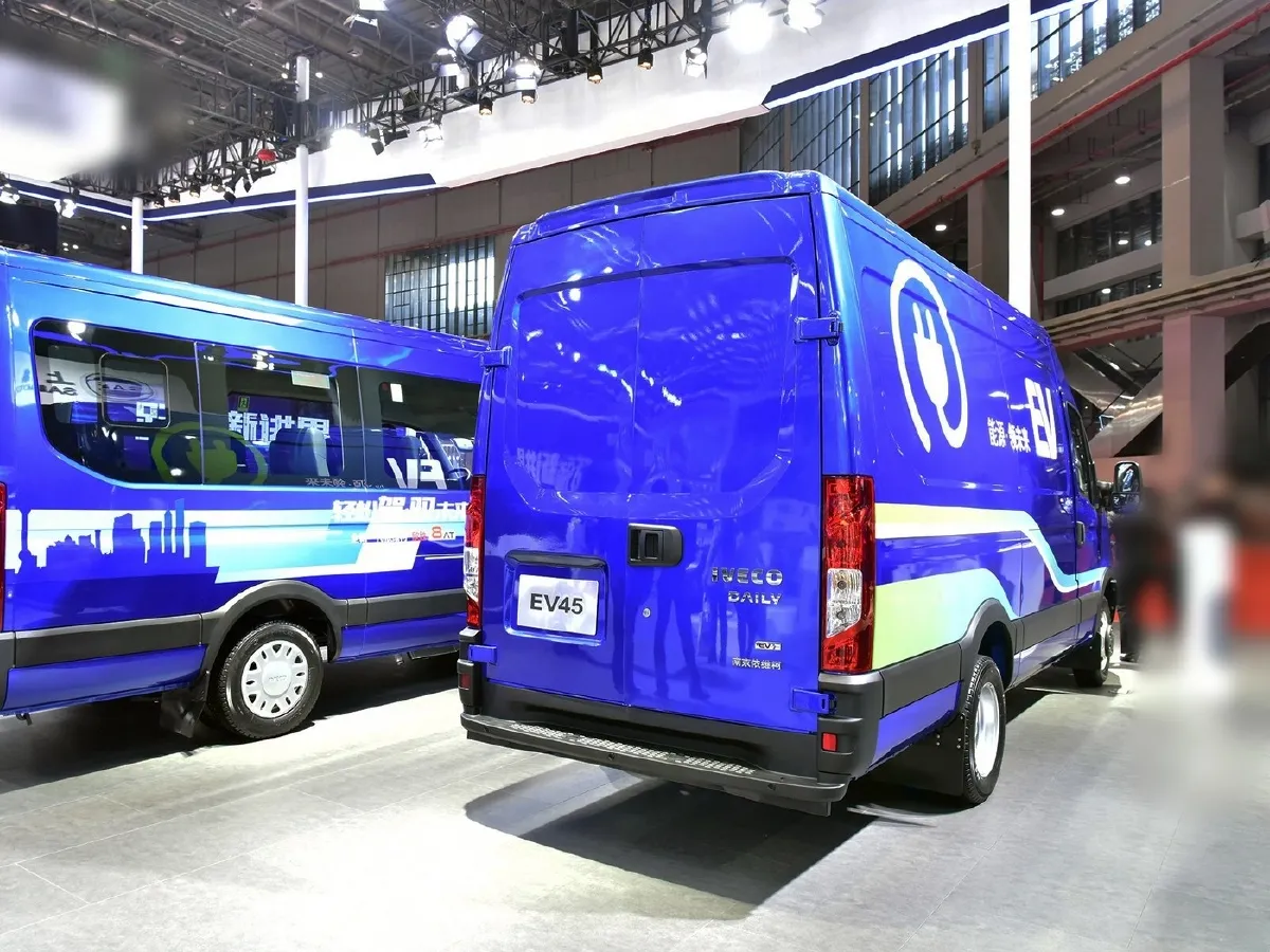 Iveco OuSheng,autocango,china used car exporter,china ev exporter,chinese used car exporter,chinese used ev exporter