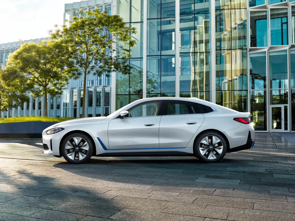 BMW i4,autocango,china used car exporter,china ev exporter,chinese used car exporter,chinese used ev exporter