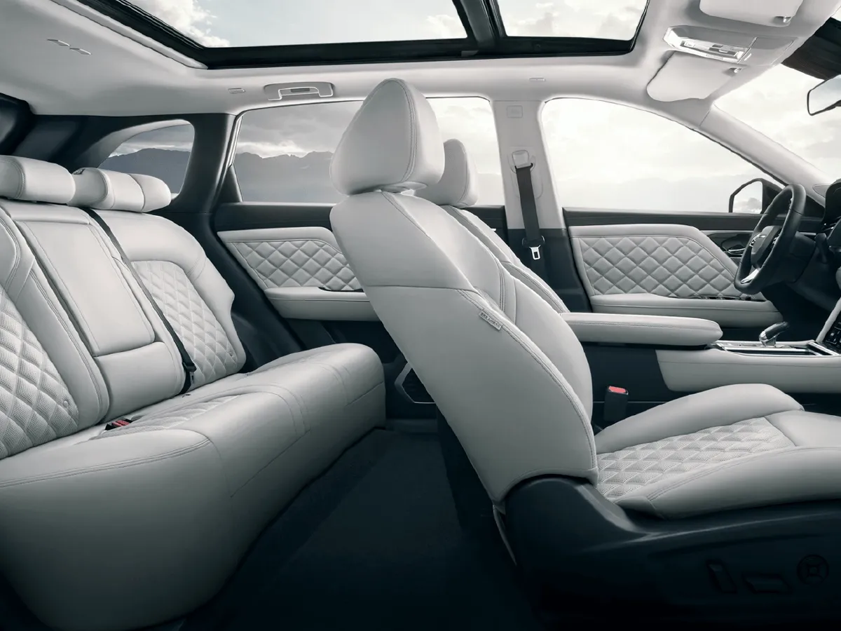 2020 Venucia Star 1.5T 190HP L4 6MT,autocango,china used car exporter,china ev exporter,chinese used car exporter,chinese used ev exporter