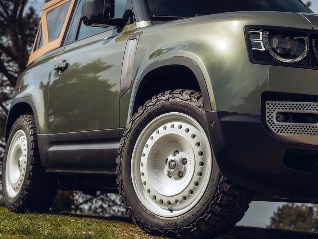 Land Rover Defender,autocango,china used car exporter,china ev exporter,chinese used car exporter,chinese used ev exporter