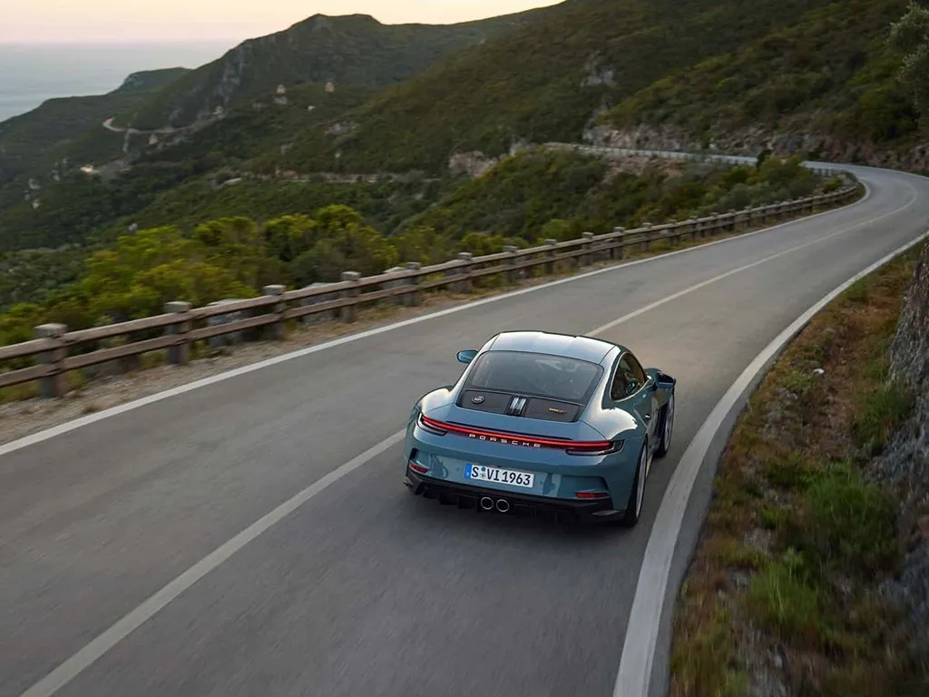 Porsche 911,autocango,china used car exporter,china ev exporter,chinese used car exporter,chinese used ev exporter