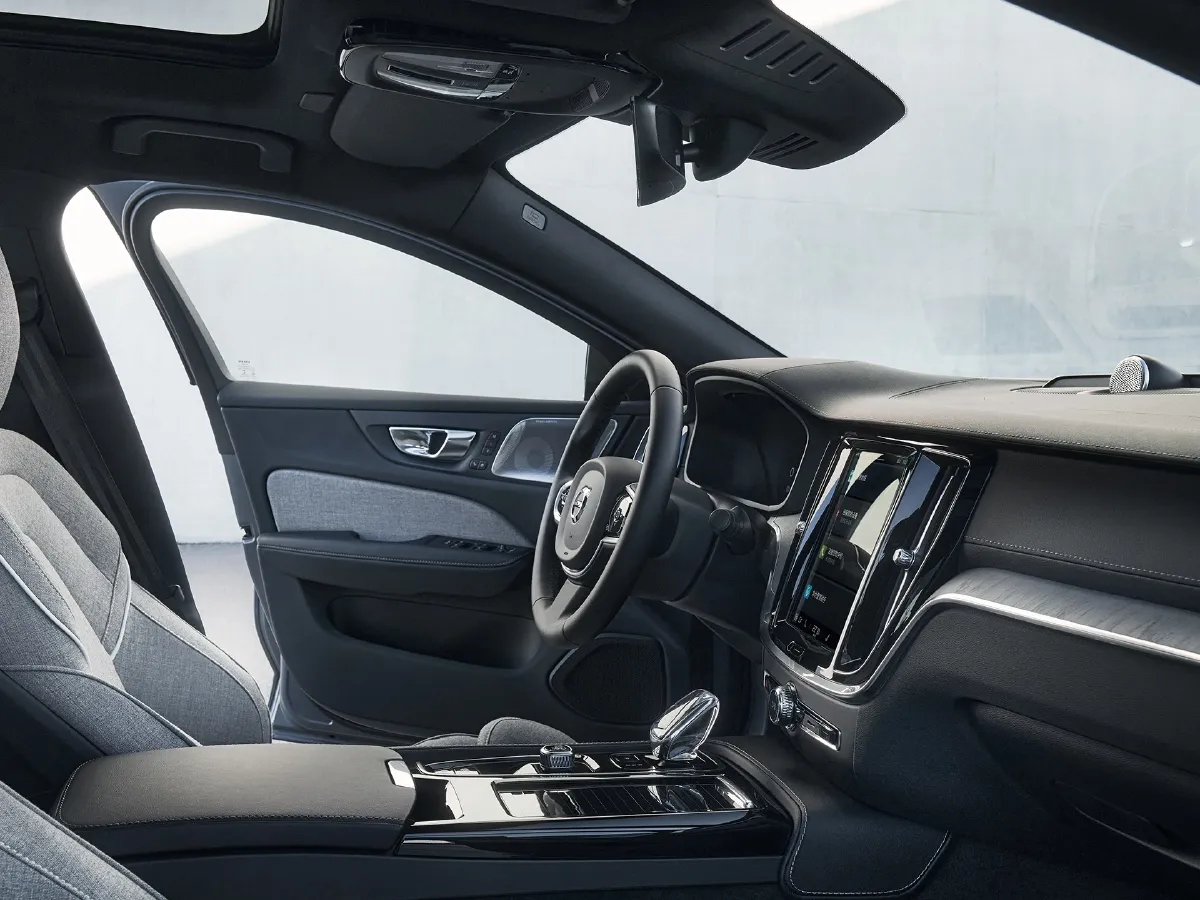 Volvo S60 PHEV,autocango,china used car exporter,china ev exporter,chinese used car exporter,chinese used ev exporter