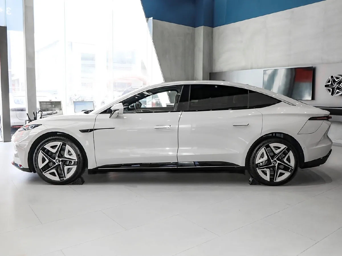 2023 Roewe F7 BEV 77KWH,autocango,china used car exporter,china ev exporter,chinese used car exporter,chinese used ev exporter