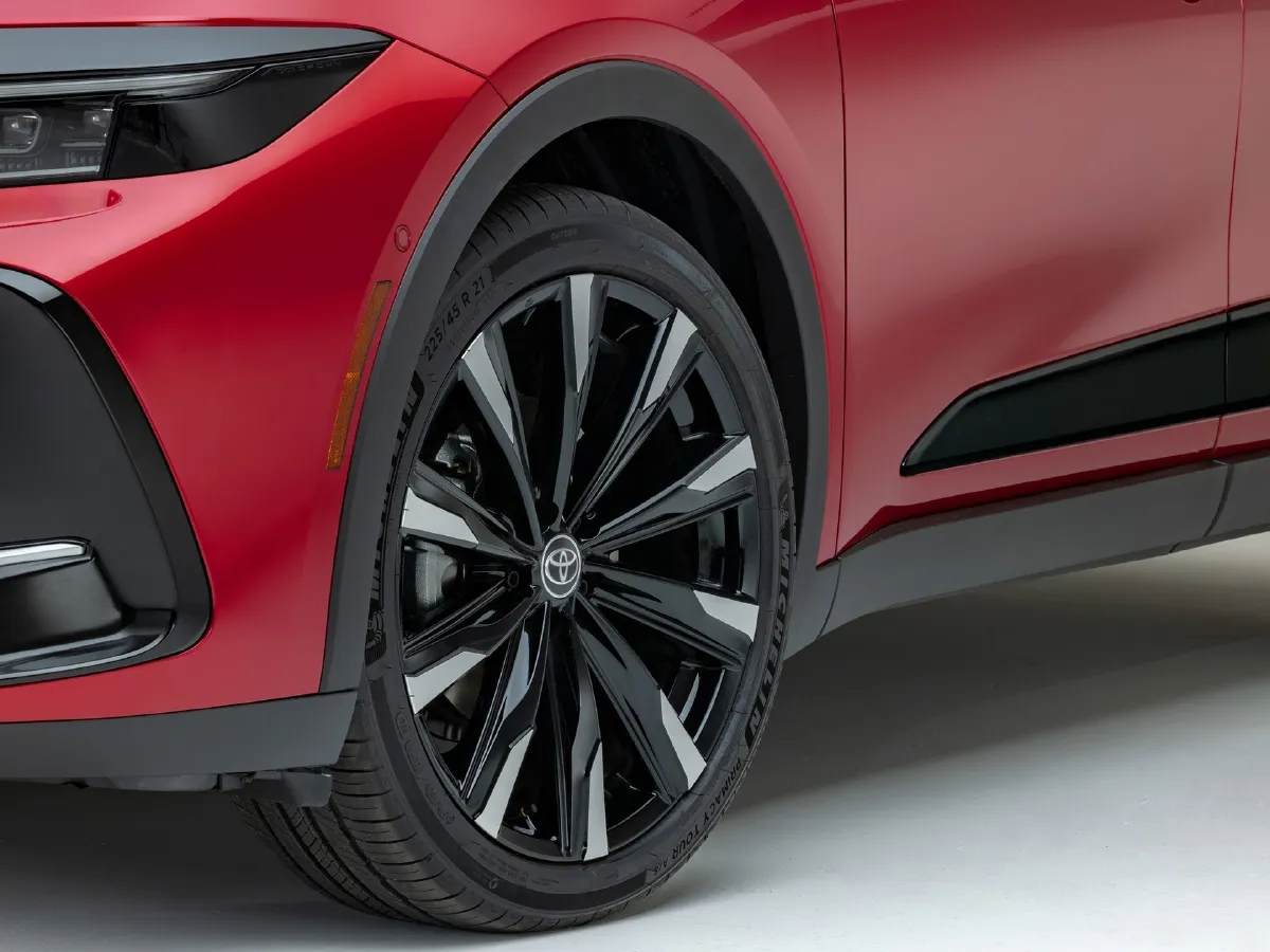 Toyota Crown,autocango,china used car exporter,china ev exporter,chinese used car exporter,chinese used ev exporter