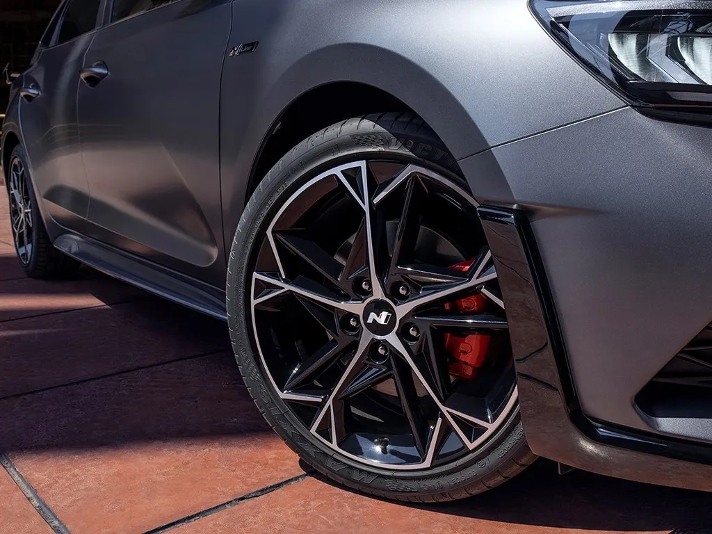 Hyundai La Festa,autocango,china used car exporter,china ev exporter,chinese used car exporter,chinese used ev exporter