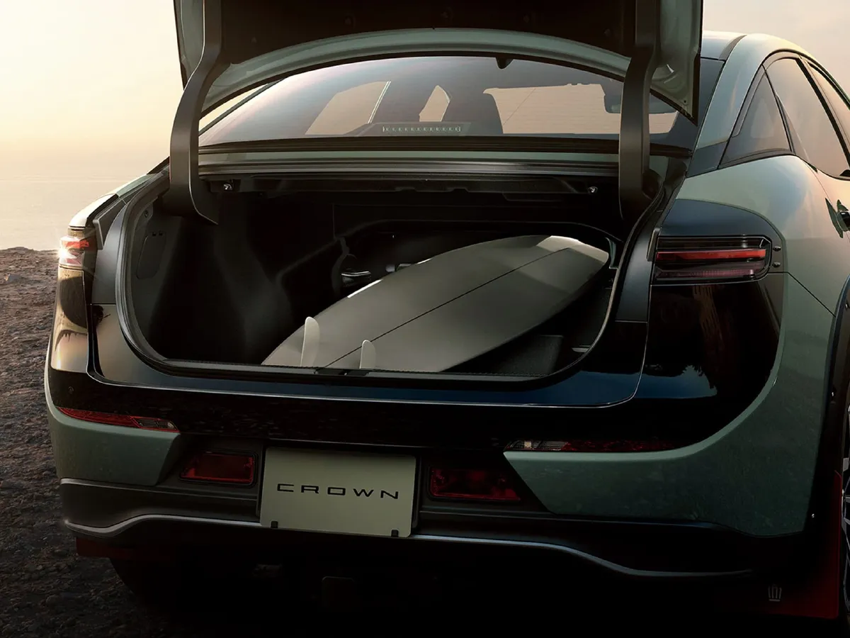 Toyota Crown,autocango,china used car exporter,china ev exporter,chinese used car exporter,chinese used ev exporter