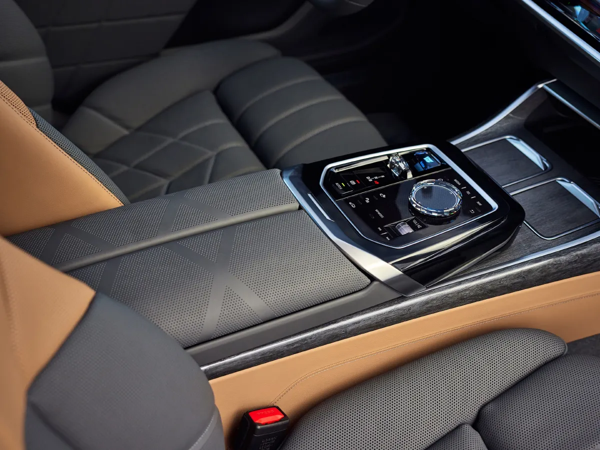 BMW i7,autocango,china used car exporter,china ev exporter,chinese used car exporter,chinese used ev exporter