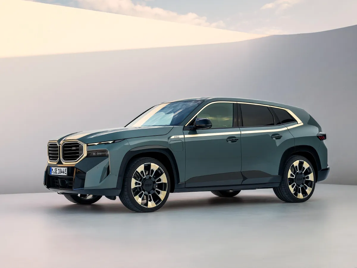 2023 BMW XM 4.4T 585HP V8 8AT PHEV 25.7KWH,autocango,china used car exporter,china ev exporter,chinese used car exporter,chinese used ev exporter