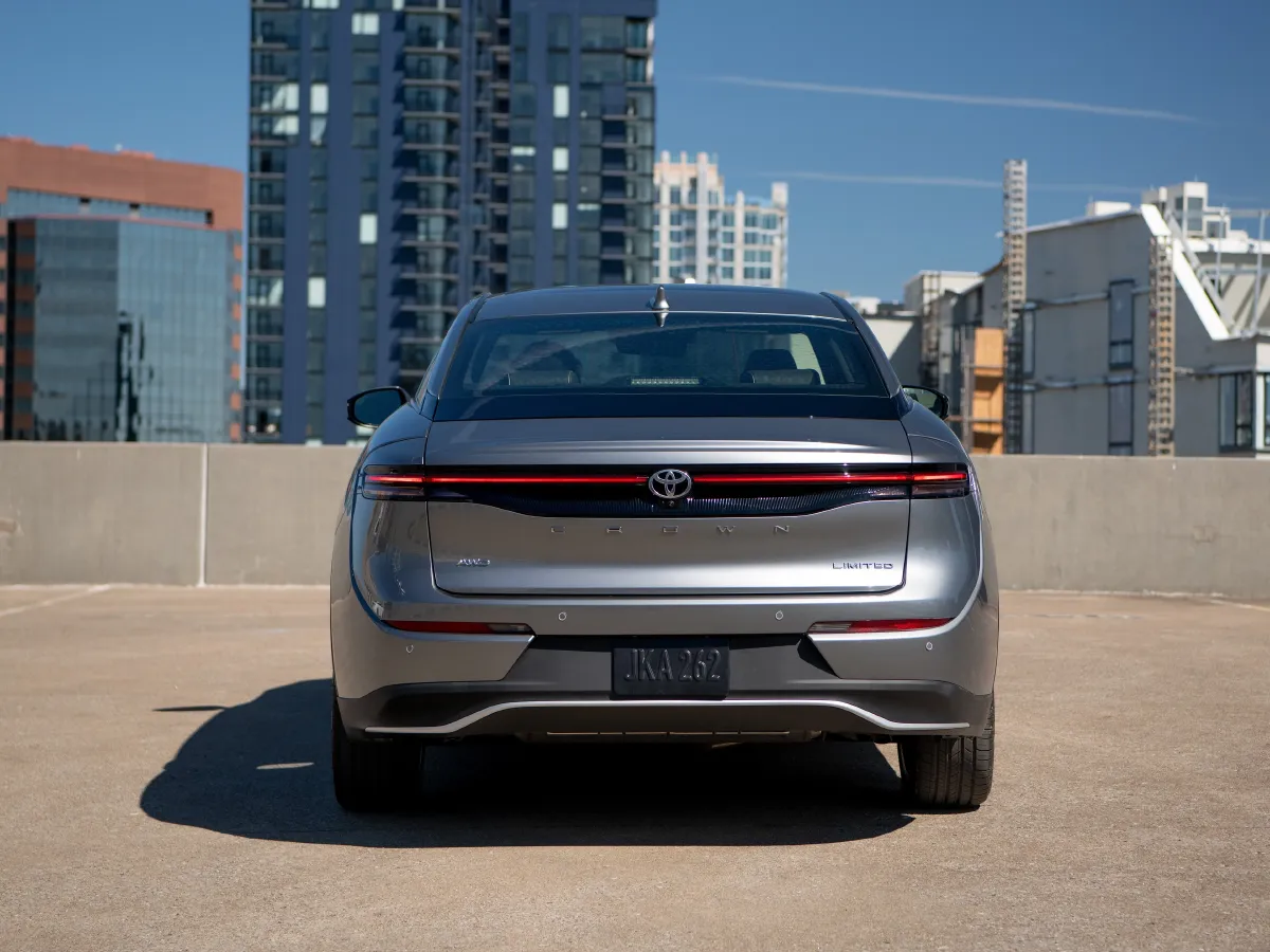 Toyota Crown,autocango,china used car exporter,china ev exporter,chinese used car exporter,chinese used ev exporter