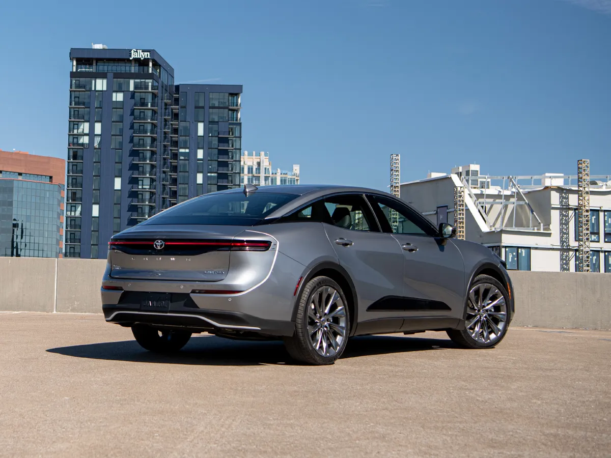 Toyota Crown,autocango,china used car exporter,china ev exporter,chinese used car exporter,chinese used ev exporter