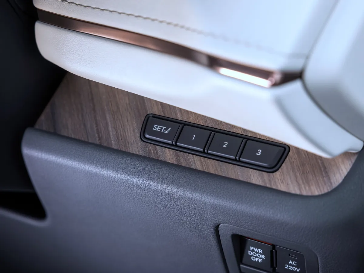 Lexus LM,autocango,china used car exporter,china ev exporter,chinese used car exporter,chinese used ev exporter