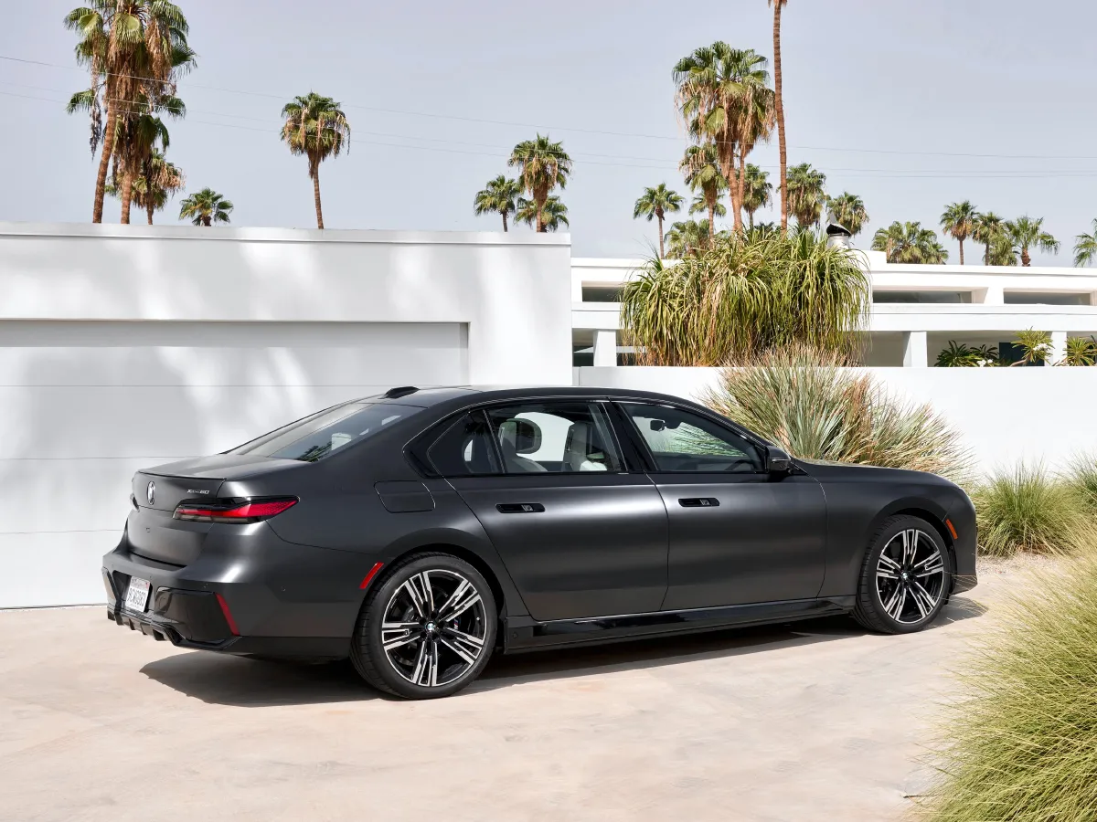 BMW i7,autocango,china used car exporter,china ev exporter,chinese used car exporter,chinese used ev exporter