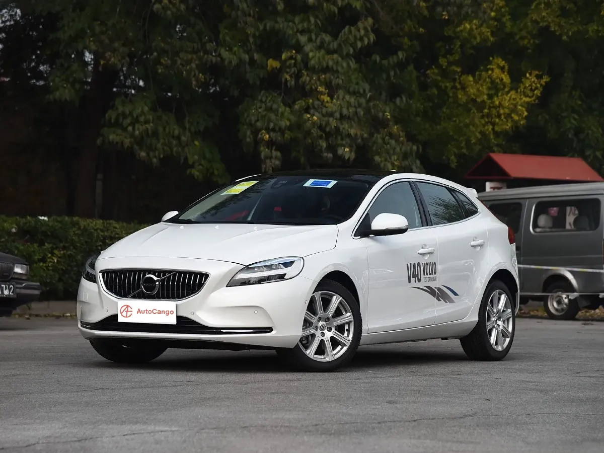 Volvo V40,autocango,china used car exporter,china ev exporter,chinese used car exporter,chinese used ev exporter