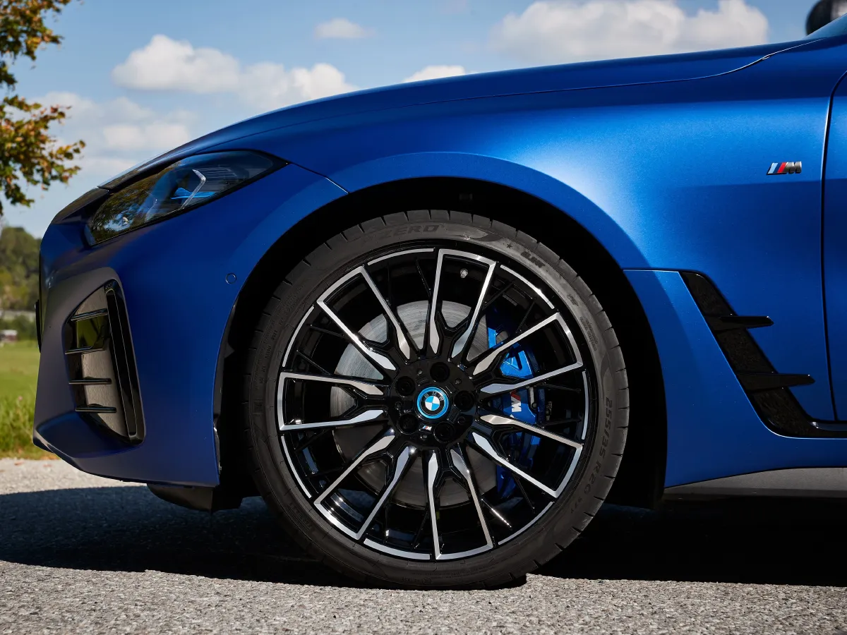 BMW i4,autocango,china used car exporter,china ev exporter,chinese used car exporter,chinese used ev exporter