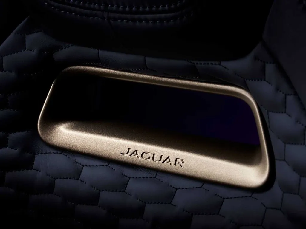 Jaguar F-PACE,autocango,china used car exporter,china ev exporter,chinese used car exporter,chinese used ev exporter