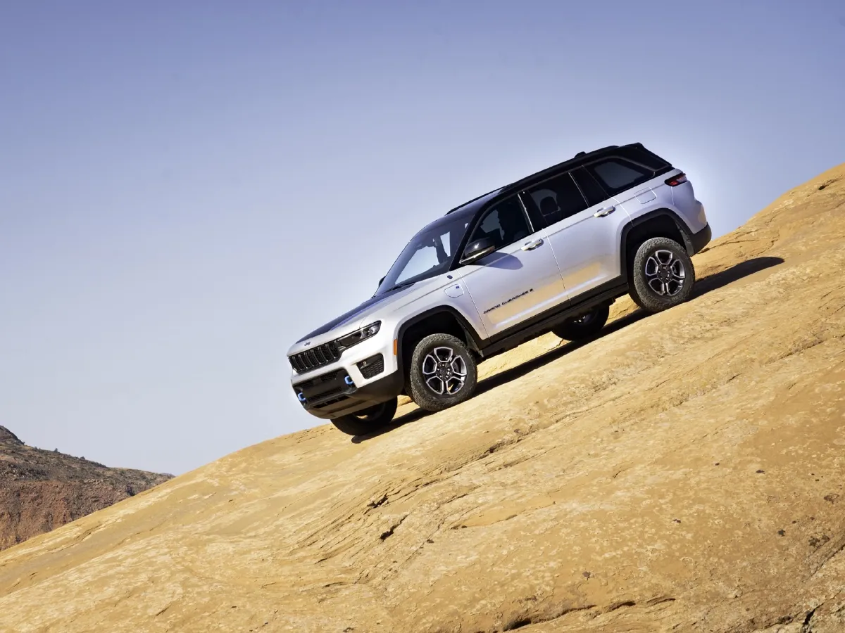 Jeep Grand Cherokee 4XE,autocango,china used car exporter,china ev exporter,chinese used car exporter,chinese used ev exporter