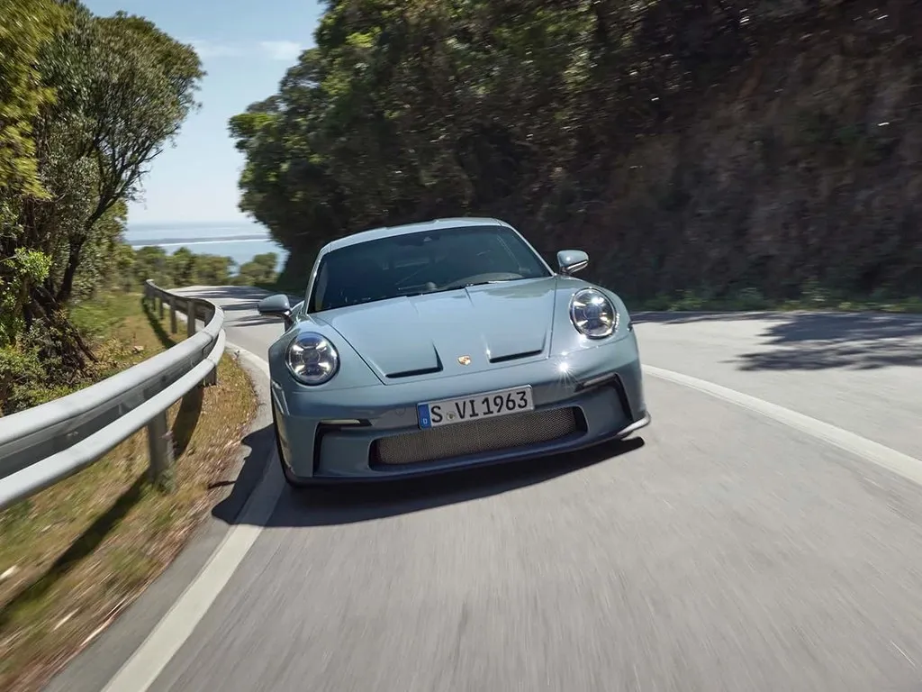 Porsche 911,autocango,china used car exporter,china ev exporter,chinese used car exporter,chinese used ev exporter