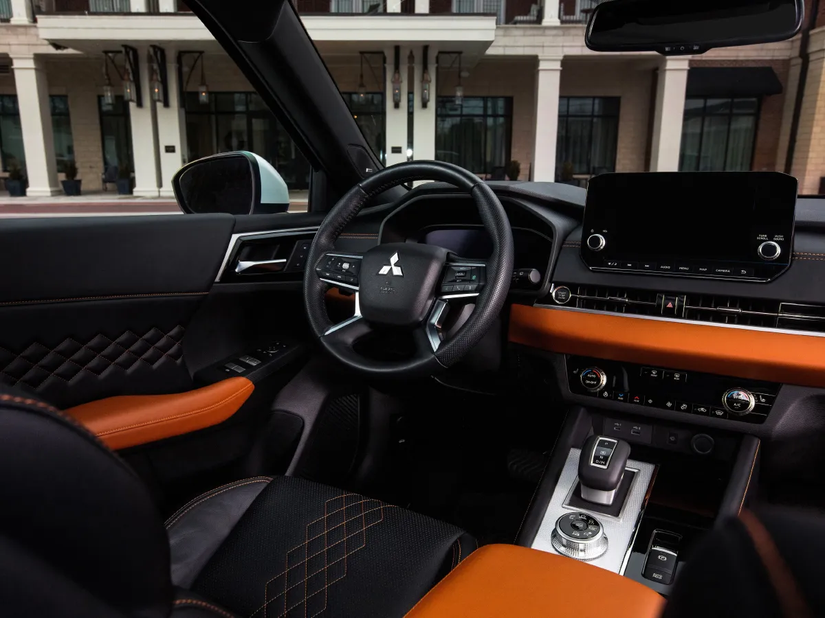 Mitsubishi Outlander,autocango,china used car exporter,china ev exporter,chinese used car exporter,chinese used ev exporter