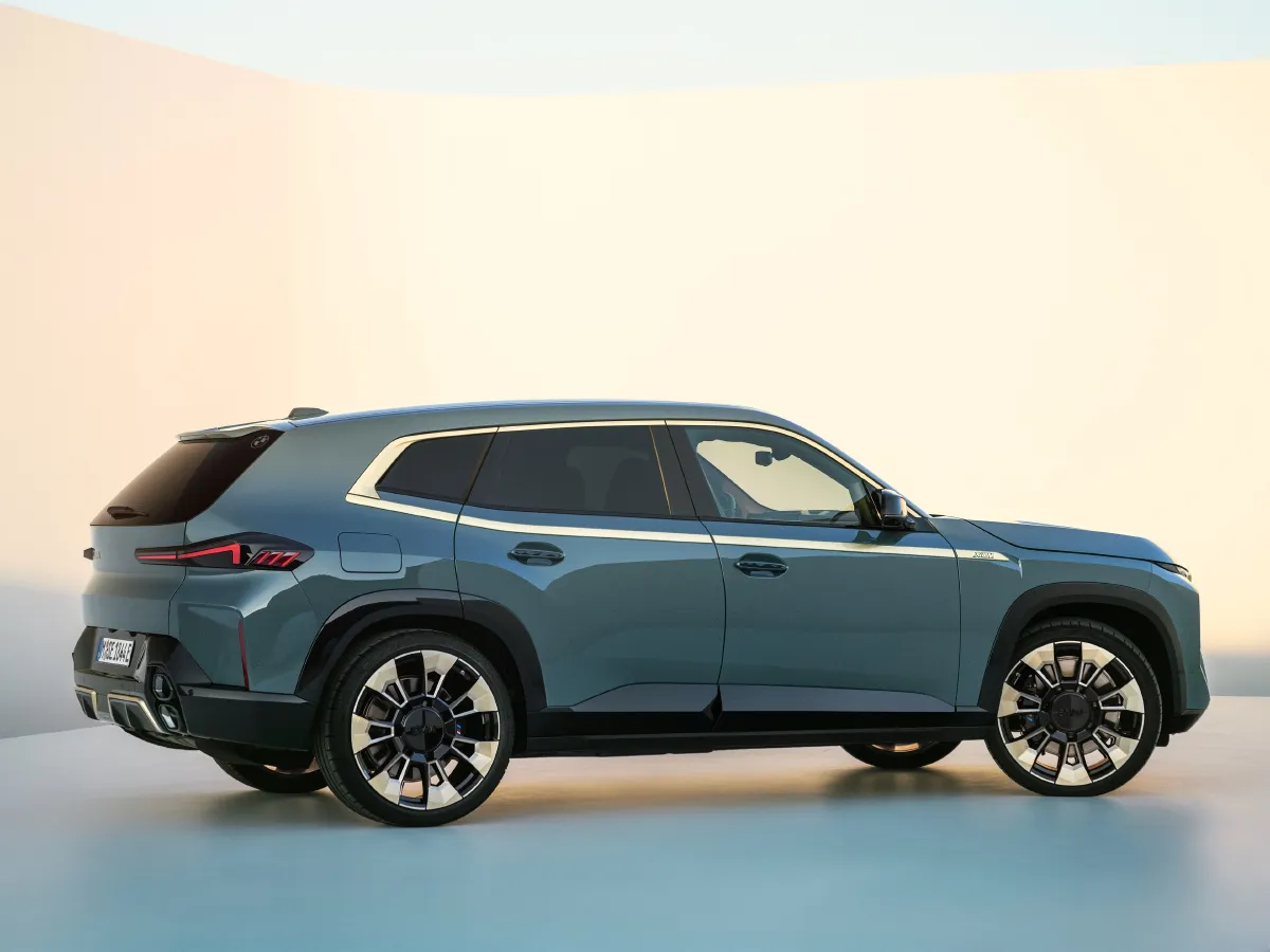 2023 BMW XM 4.4T 585HP V8 8AT PHEV 25.7KWH,autocango,china used car exporter,china ev exporter,chinese used car exporter,chinese used ev exporter