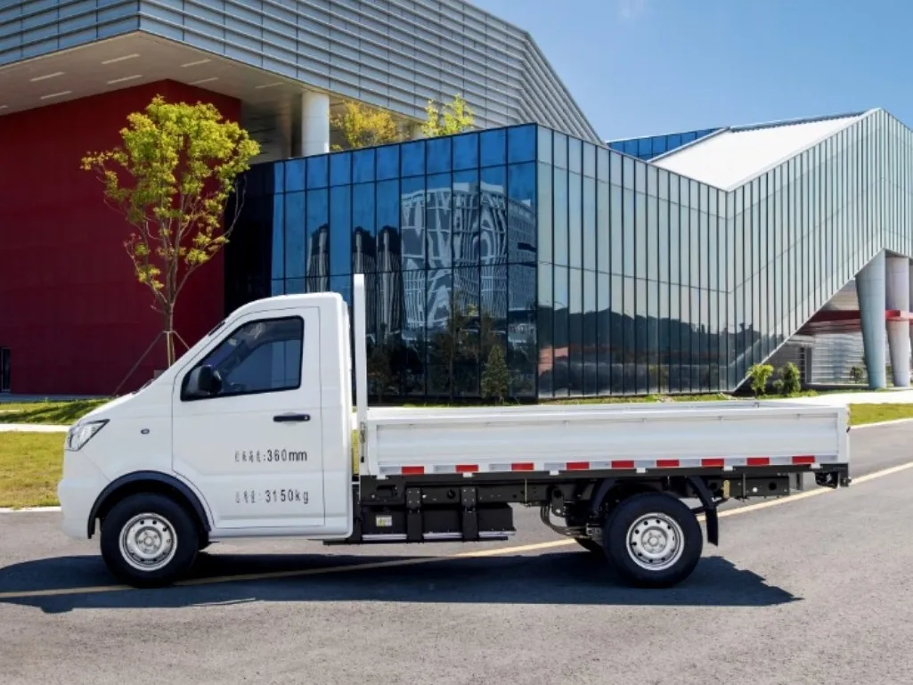 New Gonow ShuaiJian,autocango,china used car exporter,china ev exporter,chinese used car exporter,chinese used ev exporter