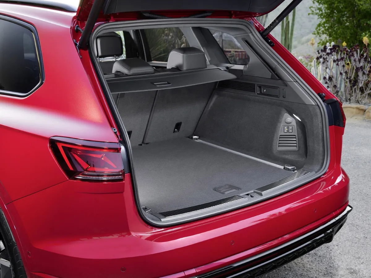 Volkswagen Touareg,autocango,china used car exporter,china ev exporter,chinese used car exporter,chinese used ev exporter