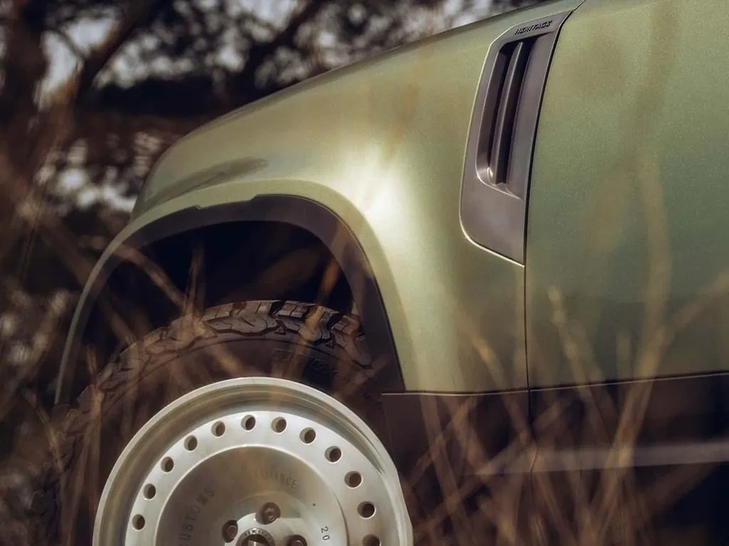 Land Rover Defender,autocango,china used car exporter,china ev exporter,chinese used car exporter,chinese used ev exporter