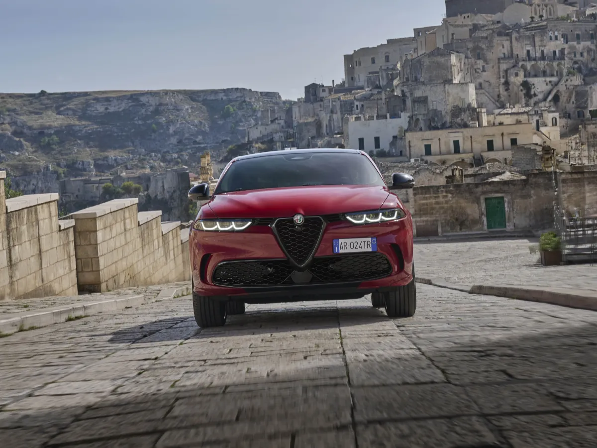 2024 Alfa Romeo Tonale 2.0T 268HP L4 9AT,autocango,china used car exporter,china ev exporter,chinese used car exporter,chinese used ev exporter