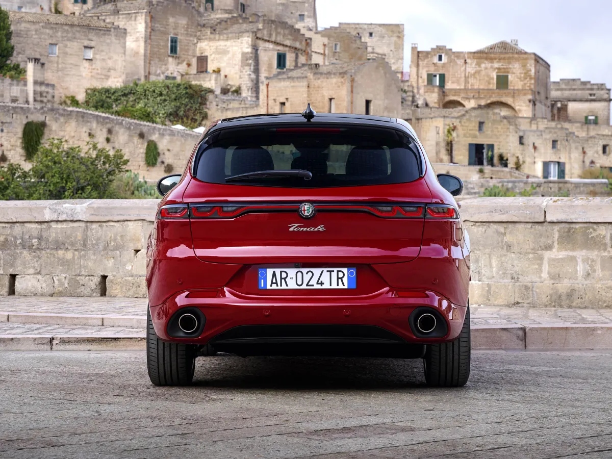 2024 Alfa Romeo Tonale 2.0T 268HP L4 9AT,autocango,china used car exporter,china ev exporter,chinese used car exporter,chinese used ev exporter