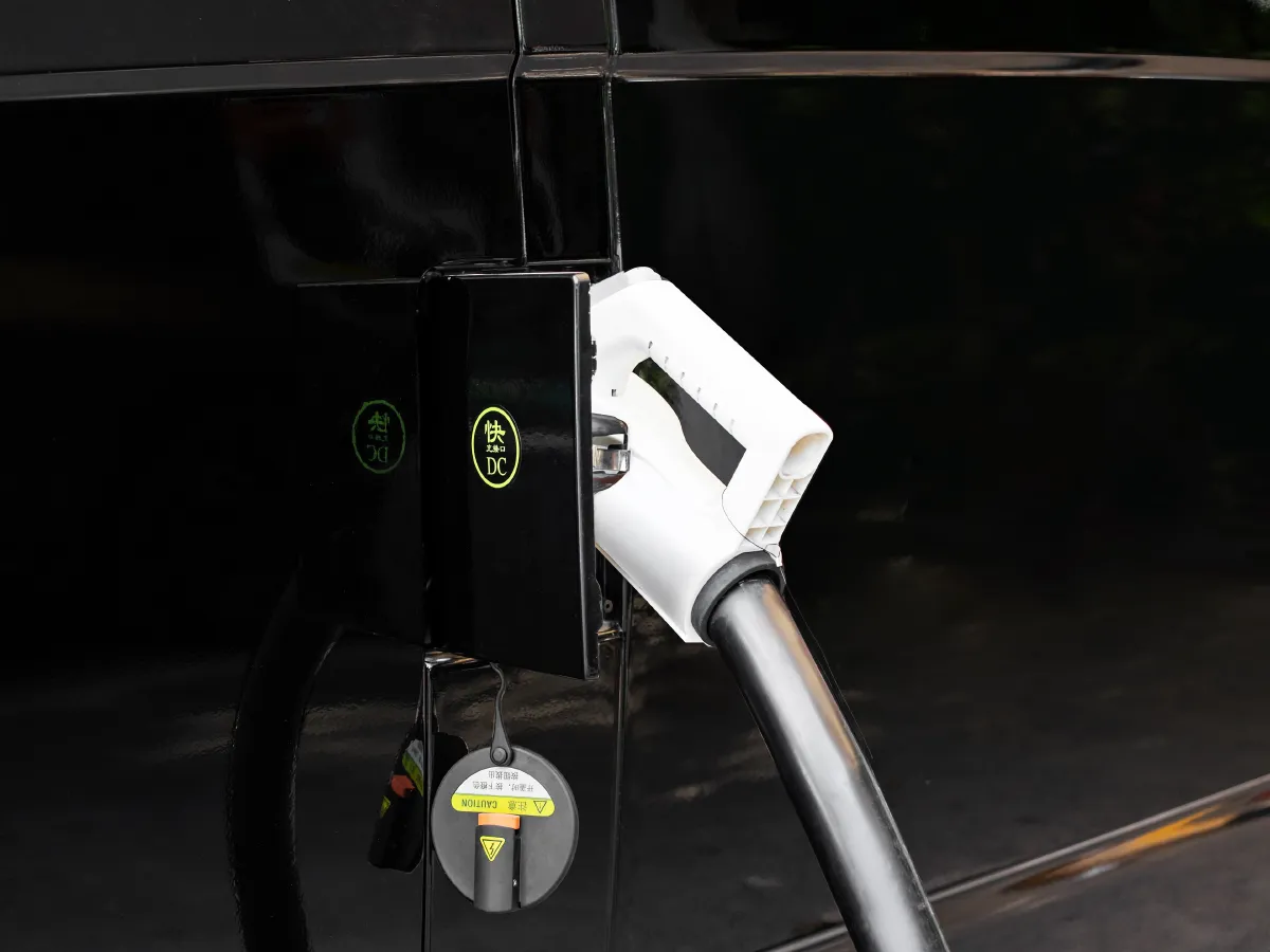 2022 Soueast SEM DELICA BEV 70.479KWH,autocango,china used car exporter,china ev exporter,chinese used car exporter,chinese used ev exporter