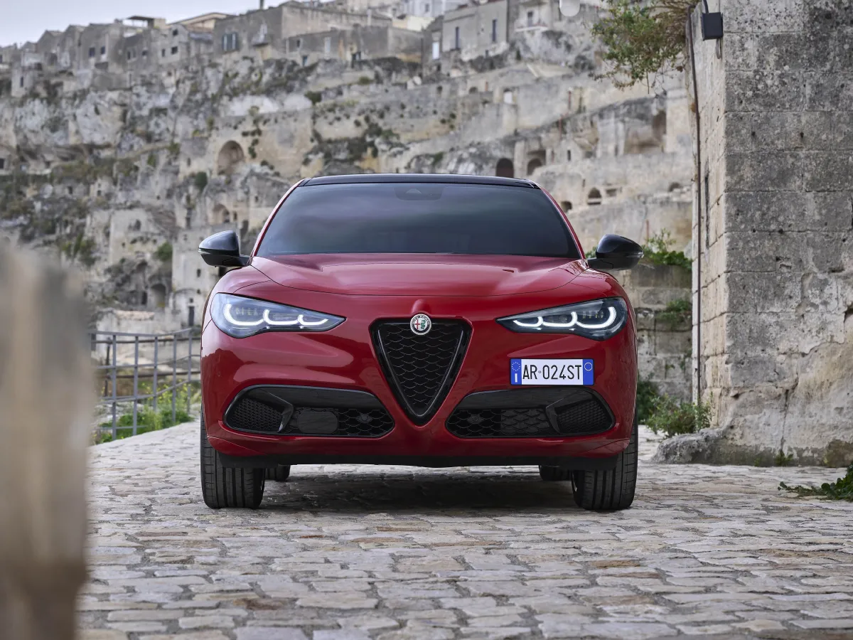 Alfa Romeo Stelvio,autocango,china used car exporter,china ev exporter,chinese used car exporter,chinese used ev exporter