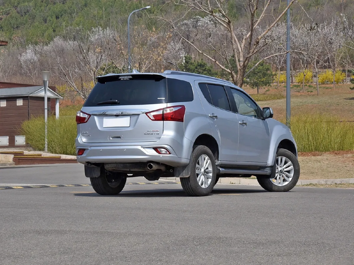 Isuzu Mu-X,autocango,china used car exporter,china ev exporter,chinese used car exporter,chinese used ev exporter