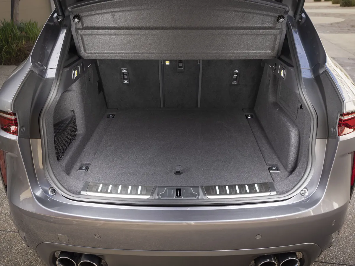 Jaguar F-PACE,autocango,china used car exporter,china ev exporter,chinese used car exporter,chinese used ev exporter