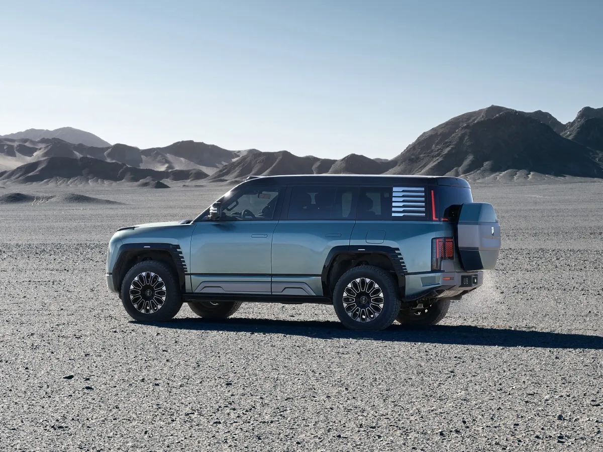 YangWang U8,autocango,china used car exporter,china ev exporter,chinese used car exporter,chinese used ev exporter