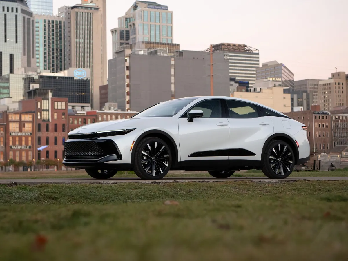 Toyota Crown,autocango,china used car exporter,china ev exporter,chinese used car exporter,chinese used ev exporter