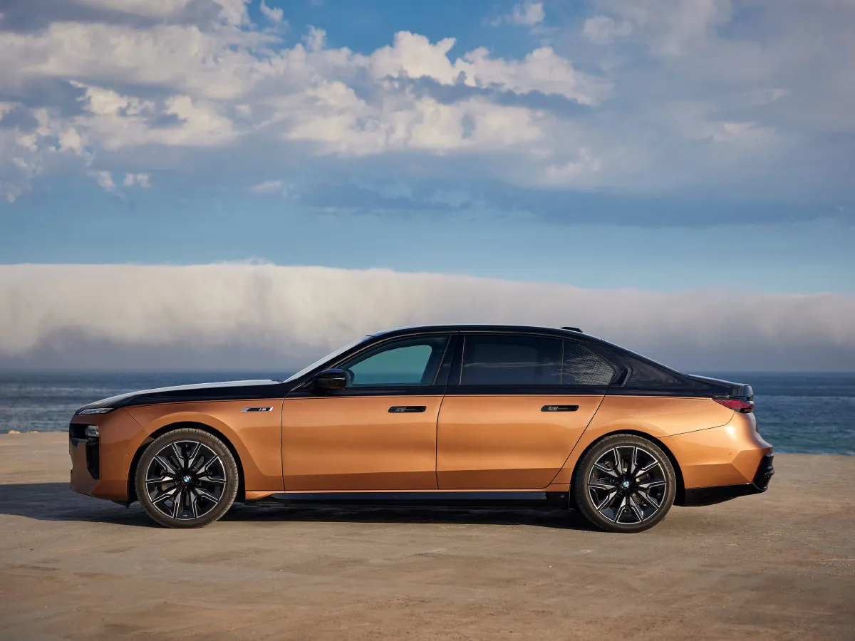 BMW i7,autocango,china used car exporter,china ev exporter,chinese used car exporter,chinese used ev exporter