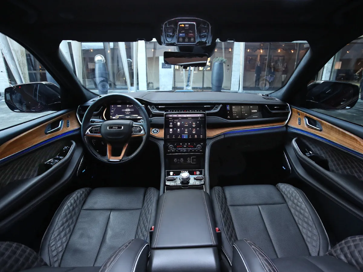 Jeep Grand Cherokee 4XE,autocango,china used car exporter,china ev exporter,chinese used car exporter,chinese used ev exporter