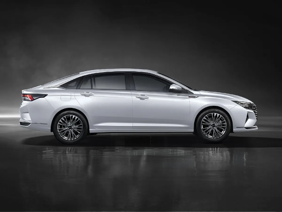 DongFeng Aeolus YiXuan MAX,autocango,china used car exporter,china ev exporter,chinese used car exporter,chinese used ev exporter