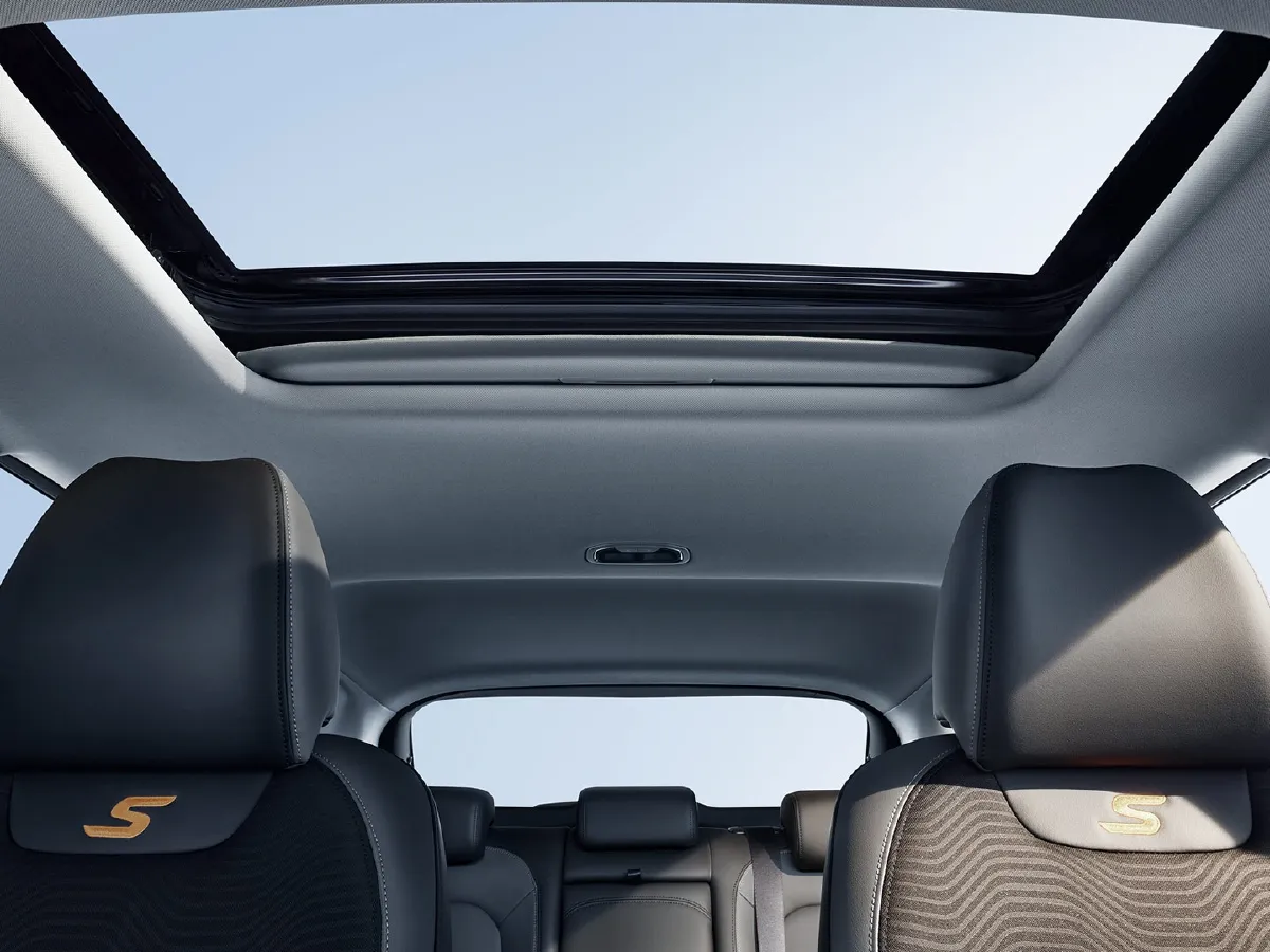 Geely Coolray,autocango,china used car exporter,china ev exporter,chinese used car exporter,chinese used ev exporter