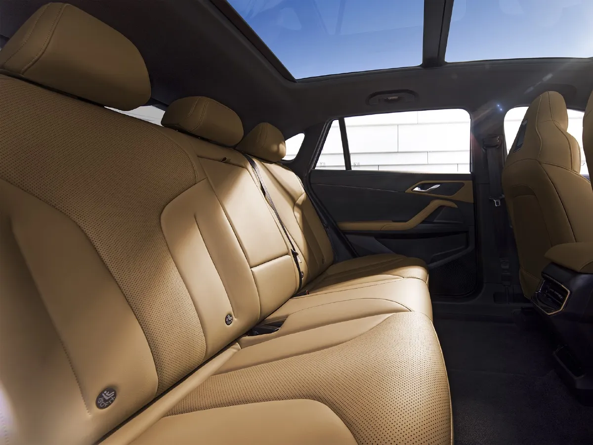 Roewe RX5,autocango,china used car exporter,china ev exporter,chinese used car exporter,chinese used ev exporter