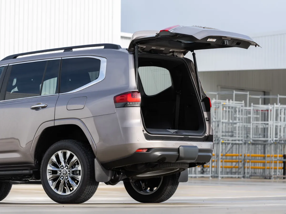 Toyota Land Cruiser,autocango,china used car exporter,china ev exporter,chinese used car exporter,chinese used ev exporter