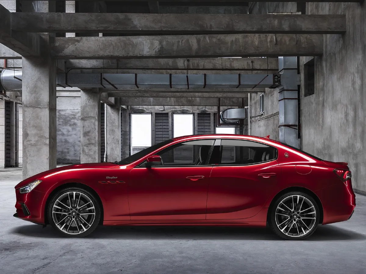 Maserati Ghibli,autocango,china used car exporter,china ev exporter,chinese used car exporter,chinese used ev exporter