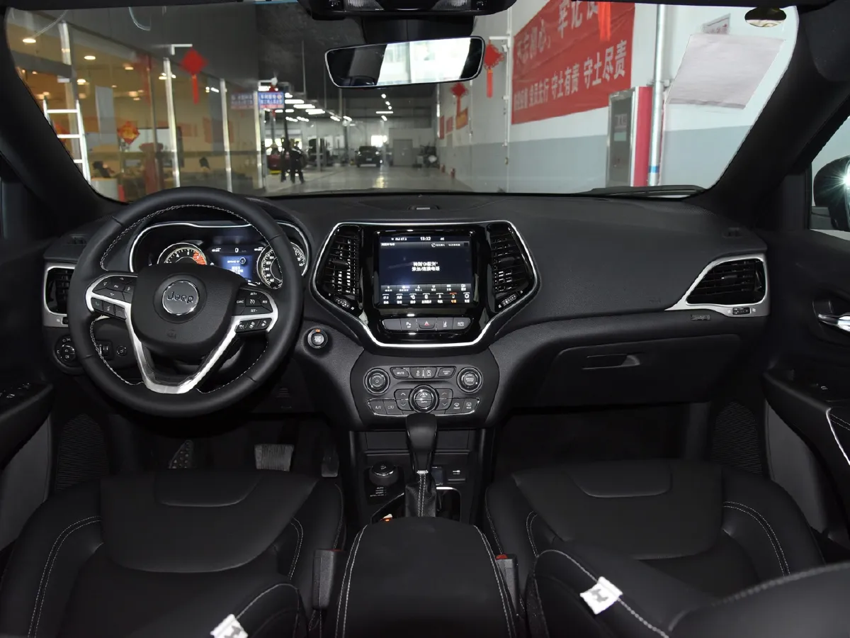 Jeep Cherokee,autocango,china used car exporter,china ev exporter,chinese used car exporter,chinese used ev exporter