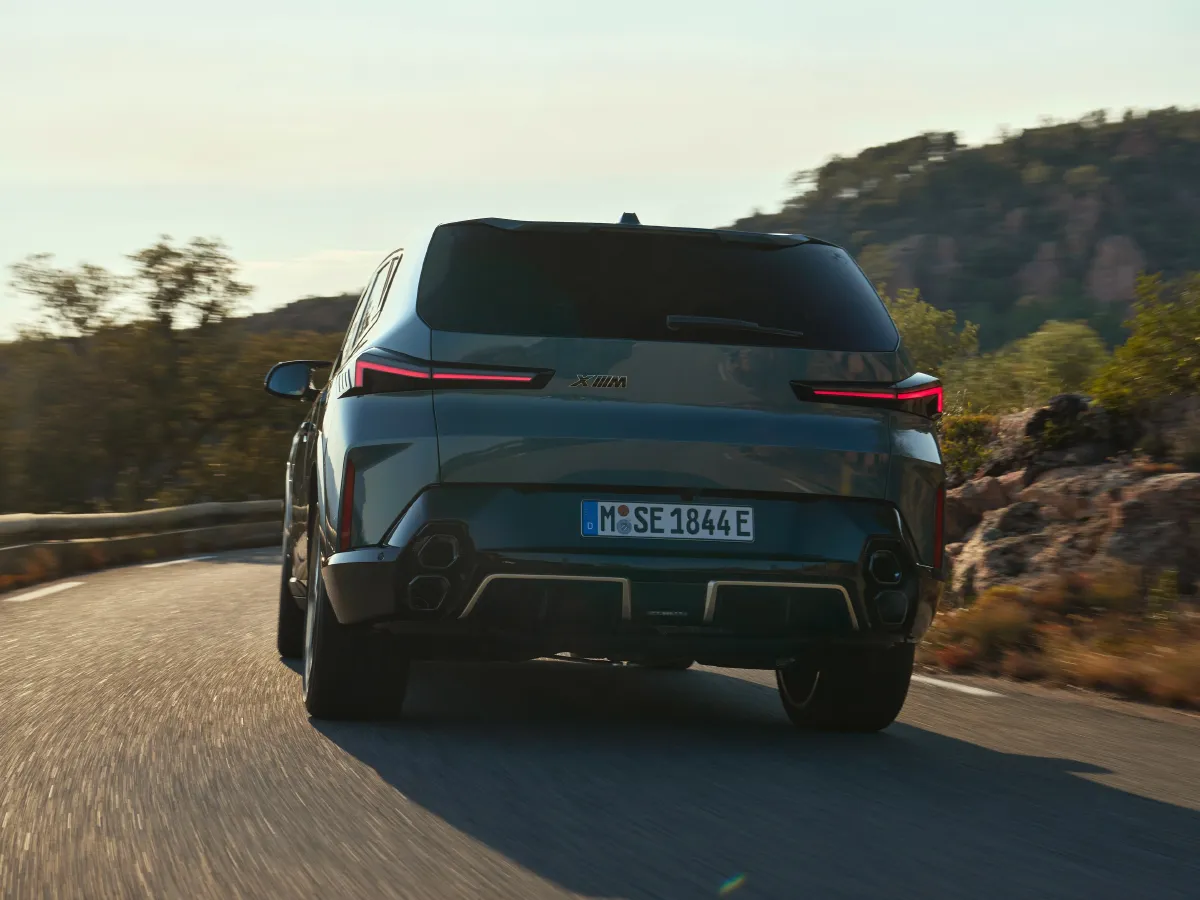 2023 BMW XM 4.4T 585HP V8 8AT PHEV 25.7KWH,autocango,china used car exporter,china ev exporter,chinese used car exporter,chinese used ev exporter