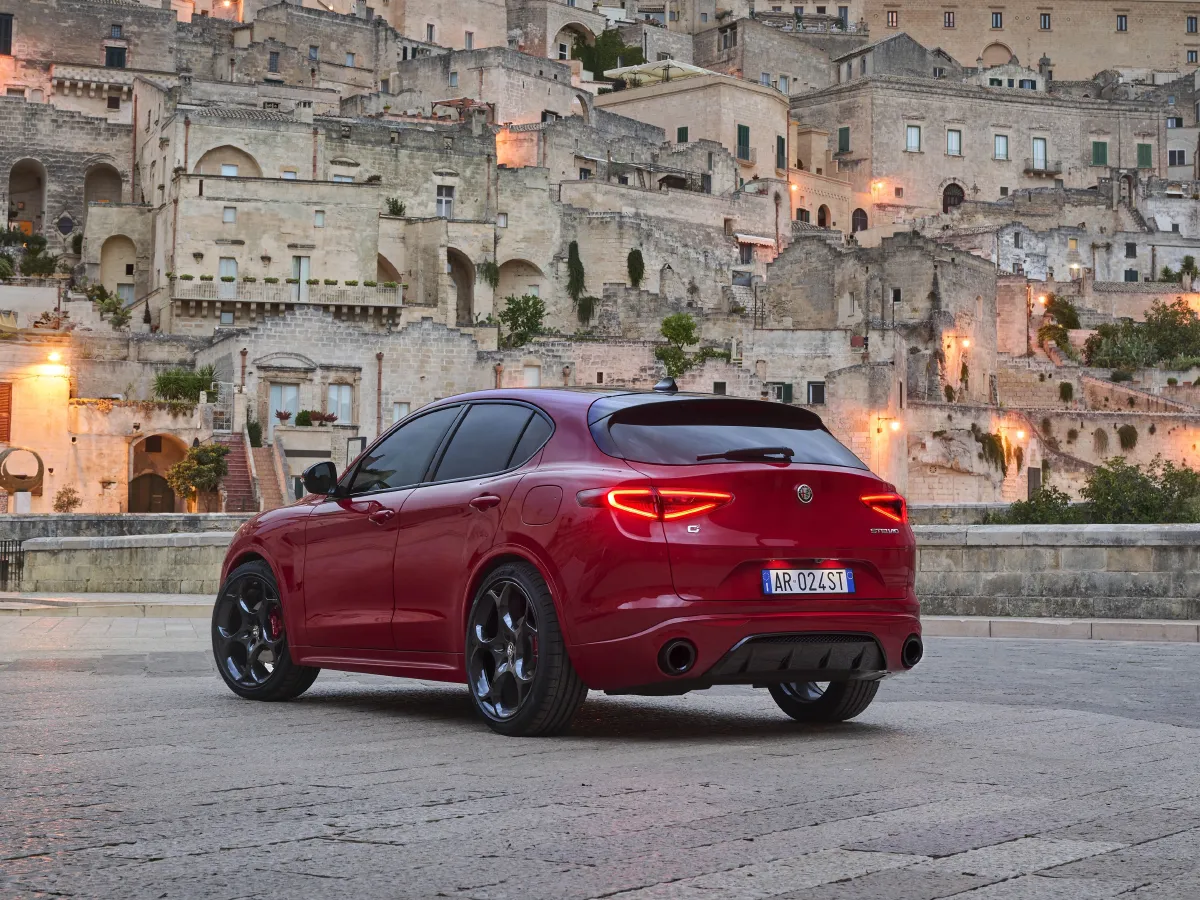 Alfa Romeo Stelvio,autocango,china used car exporter,china ev exporter,chinese used car exporter,chinese used ev exporter