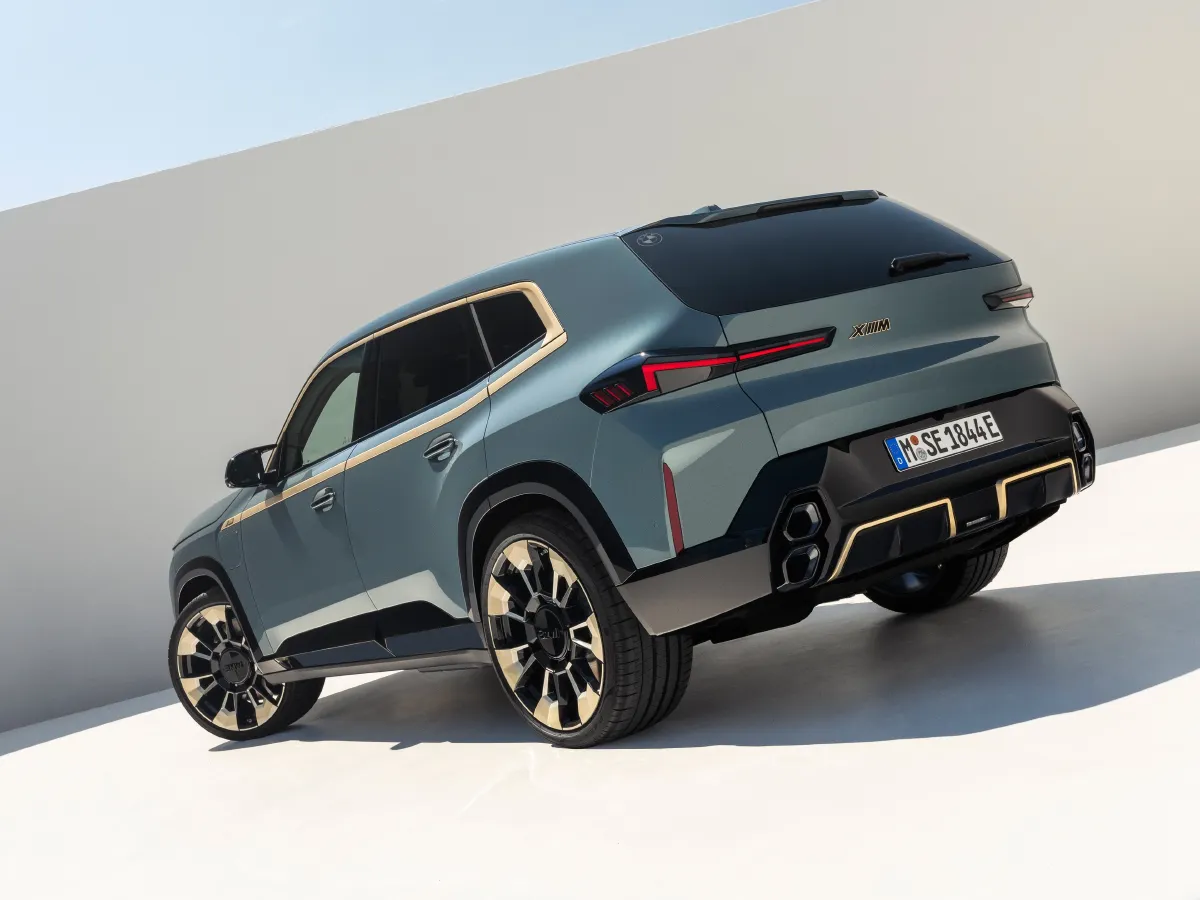 2023 BMW XM 4.4T 585HP V8 8AT PHEV 25.7KWH,autocango,china used car exporter,china ev exporter,chinese used car exporter,chinese used ev exporter