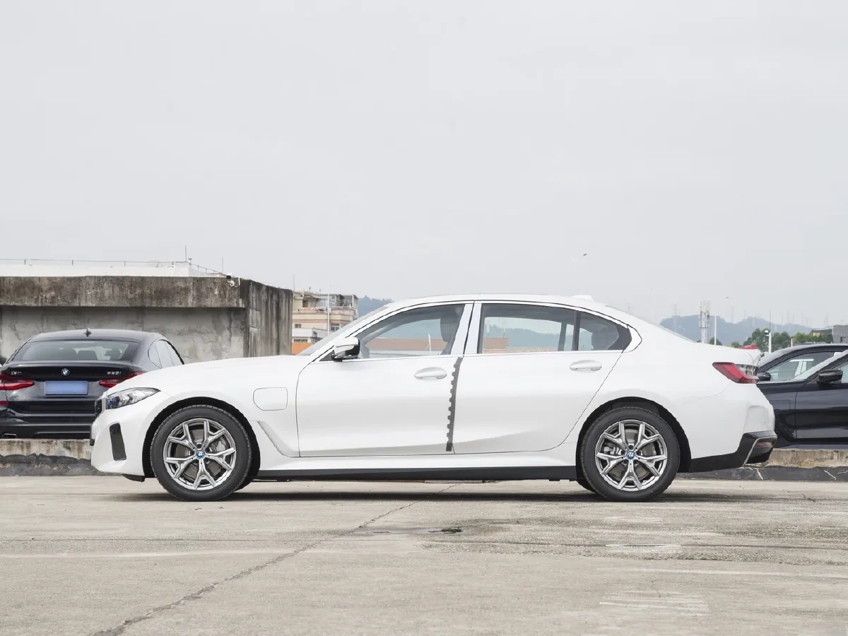 BMW i3,autocango,china used car exporter,china ev exporter,chinese used car exporter,chinese used ev exporter