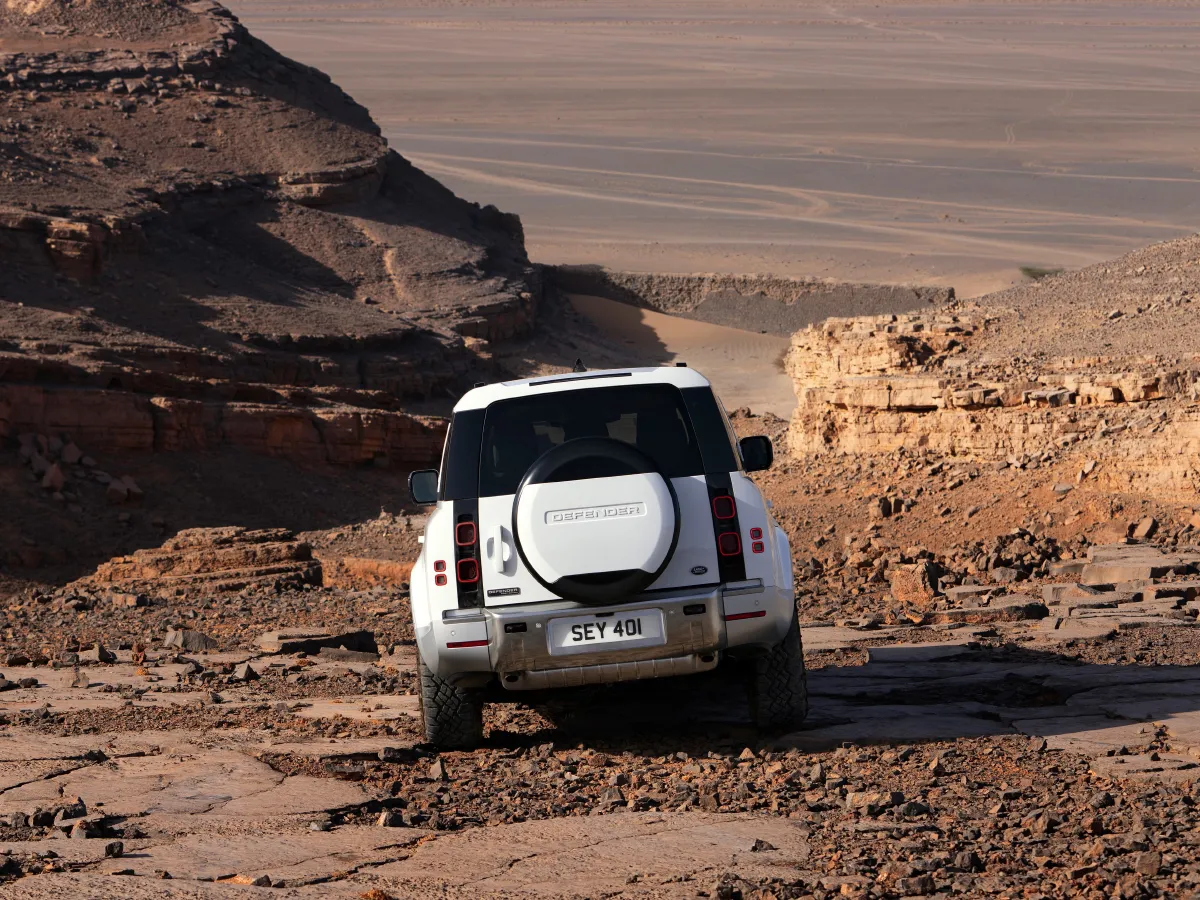 Land Rover Defender,autocango,china used car exporter,china ev exporter,chinese used car exporter,chinese used ev exporter