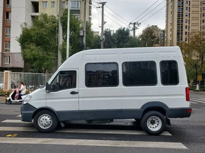 2017 Iveco BaoDi 2.5T 122HP L4 5MT,autocango,china used car exporter,china ev exporter,chinese used car exporter,chinese used ev exporter